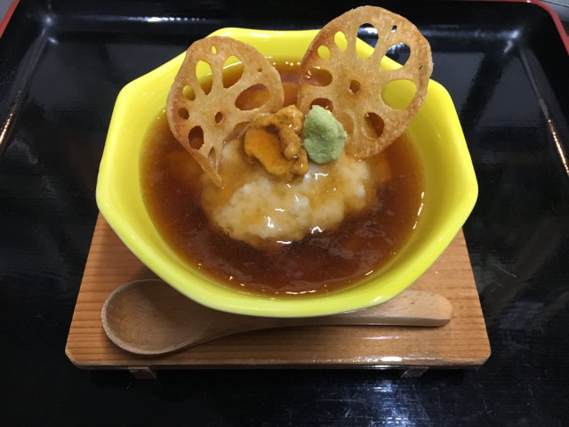 金沢の伝統的な加賀料理「はす蒸し」